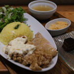 SETOUCHI檸檬食堂 - コンビプレート 980円 の鶏の檸檬マリネ焼き、チキン南蛮