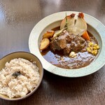 バルバルキッチンアメリ - ランチ：タンシチュー(¥1,900)
      春より¥200安いが、ママさんに理由を尋ねたところ春の値段を忘れていたらしい。尋ねたのは失敗だったか？(笑)