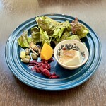 バルバルキッチンアメリ - いつも美味しいランチサラダ
      久々に冷奴が付いてきた！