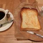 NEIGHBORS BRUNCH - トーストセット 500円。