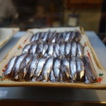 小魚料理 とみ助 - 小イワシの大群。