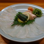 小魚料理 とみ助 - カワハギの薄造り