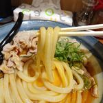 自家製さぬきうどんと肉 新橋甚三 - 冷肉たまぶっかけRED（特大３玉）1,030円