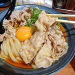 自家製さぬきうどんと肉 新橋甚三 - 冷肉たまぶっかけRED（特大３玉）1,030円