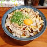 自家製さぬきうどんと肉 新橋甚三 - 冷肉たまぶっかけRED（特大３玉）1,030円