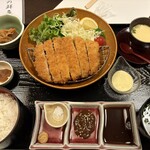 八島 - ロースカツ御膳1,800円
