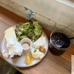 GOOD CHEESE GOOD BAKE - 厚切りホエイトースト リコッタ＆ホエイジャム添え550円、モーニングプレートセット550円