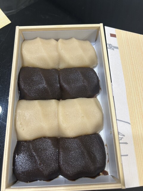 あかふく　 赤福 内宮前支店 （あかふく） - 五十鈴川/和菓子 | 食べログ