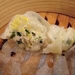 酒×餃子 いきつけ - 蒸し餃子断面