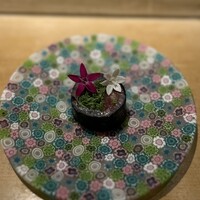 宇田津 鮨 - ハーブ巻き　カンパチ
