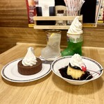 コメダ珈琲店 - 料理写真:・生レモンスカッシュ
・クロネージュ
・クリームソーダ
・珈琲所のプリン