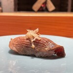 銀座 炎 田むら - 薪の香りを纏った鮪のにぎり