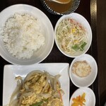 盛龍 羽根店 - 日替り　玉葱と卵炒め