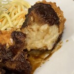 アカシア - 断面。箸とスプーンしかなくて綺麗ではない。美味しい。エキスだけではなく身がたまにポロリ。