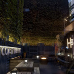 OASIS - 焚火のある中庭