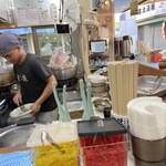 麺処 盛盛 - 店内厨房AM6:30少し前　二代目若店主が溌剌と仕事