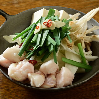 自慢の国産牛小腸使用◎特製麹だしのプリプリもつ鍋