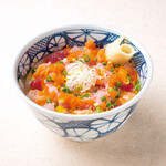 まぐろ市場 - 海鮮チラシ丼