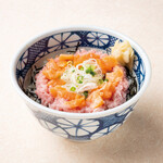 まぐろ市場 - サーモンねぎとろ丼