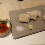 和食と炭火焼 三代目 うな衛門 - 白焼き