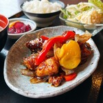 ザ・めしや - 料理写真:黒酢でつくった酢豚　350円