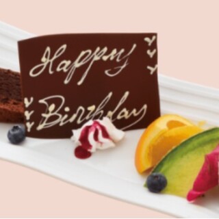 大切な方とのハレの日のお祝いに記念日プレートをご用意◎