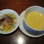 アムール - 日替わりランチのスープとサラダ