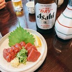 女鳥羽そば - 松本に通っていたひとつの目的に「三河屋の馬刺しが食べたい」というのがあったのだけれど、いまやそれは叶わず。しかし、女鳥羽そばの馬刺しも赤身で美しい。