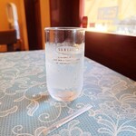 シャンティ - 食後の"食器"と"カトラリーバスケット"を下げても、"爪楊枝"は残しておいてくれるという心遣いも素晴らしい。