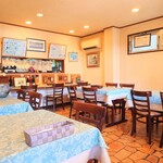 シャンティ - 店内は、余裕ある席数。