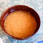 シャンティ - お椀の中の対流が物語る、熱々提供の"お味噌汁"。