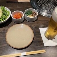 焼肉 銀座コバウ 並木通り店 - サラダ、白菜キムチ、自家製ナムル◯