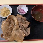 よしやす食堂 - 今週のオススメ　牛とブタなWカルビ丼  980円