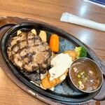 スエヒロ館 - 料理写真:日替わりランチ(ハンバーグとカキフライ)