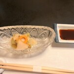 月亭 池袋店 - 先付:焼茄子、蒸し鮑