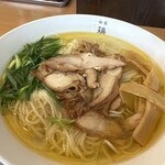 麺屋 鶏ノ湯 - 鶏脂浮かぶ黄金のスープが旨い！