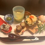 月亭 池袋店 - 八寸:アスパラ牛肉巻き、姫さざえ旨煮、
                                　　鱧天ぷら、手鞠寿司、青梅、月亭玉子焼きなど