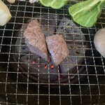 飛騨牛食事処天狗 - これくらいの焼き入れで中はレアが美味しい