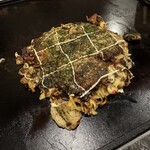 法善寺横丁 やき然 - 豚玉、もち、チーズ ¥1,800- +そば追加