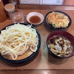 粉家 - "豚肉ごま汁うどん(大盛)"950円と"かきあげ"150円♪