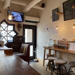 STILL LOWKEY - 店内