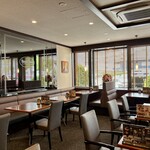 ロイヤルホスト - 店内