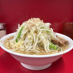 ラーメン二郎 - 横顔。野菜の盛り付けが綺麗だよねー