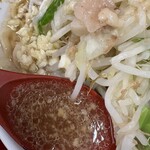 ラーメン二郎 - キラッキラの非乳化スープ