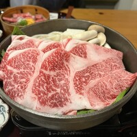すき焼きと牛まぶし ももしき - すき焼き肉大判です