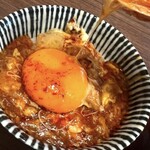 中華そば タンポポ - ごはんにトッピングしてのミートヂャン丼⁉️