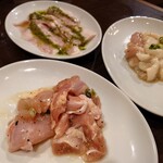 熱烈カルビ - 極ホルモン、バジルトントロ、鳥もも