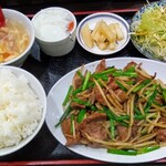 黄鶴楼 餃子酒場 - 2025/9月。定食メニューのニラレバ。。