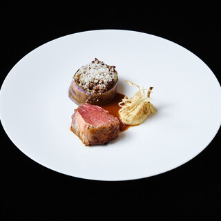 巧みなスパイス使いと和の融合、独創的なセンスで作り上げた料理