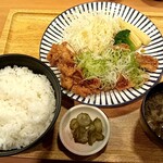 大衆食堂 てんぐ大ホール - 鶏の黄金唐揚げごまねぎポン酢定食